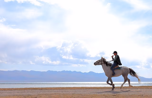 Trekking a caballo hacia el lago Son-Kul